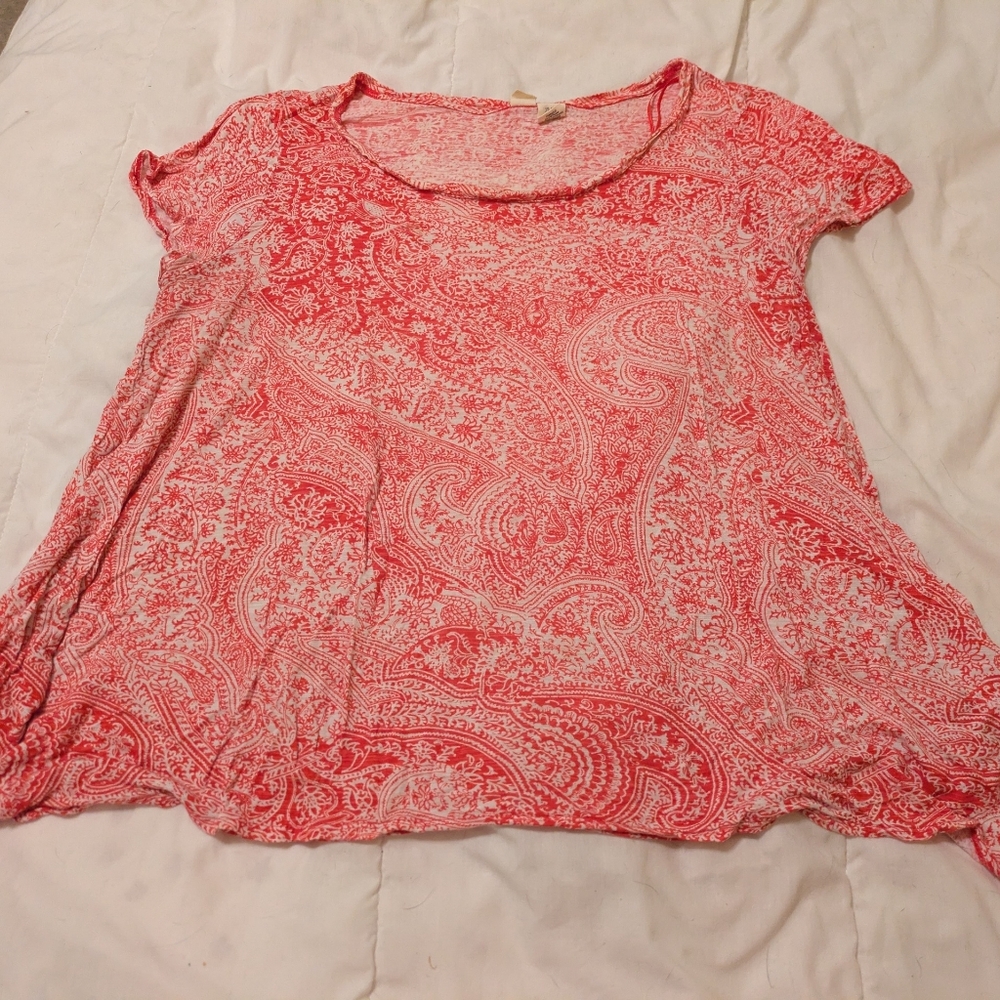 Red Paisley Women's Tee